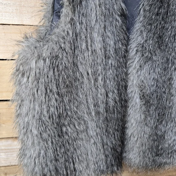 Club Monaco Open Front Faux Fur Vest Womens Small - Picture 5 of 11